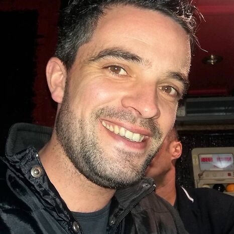 Tomás